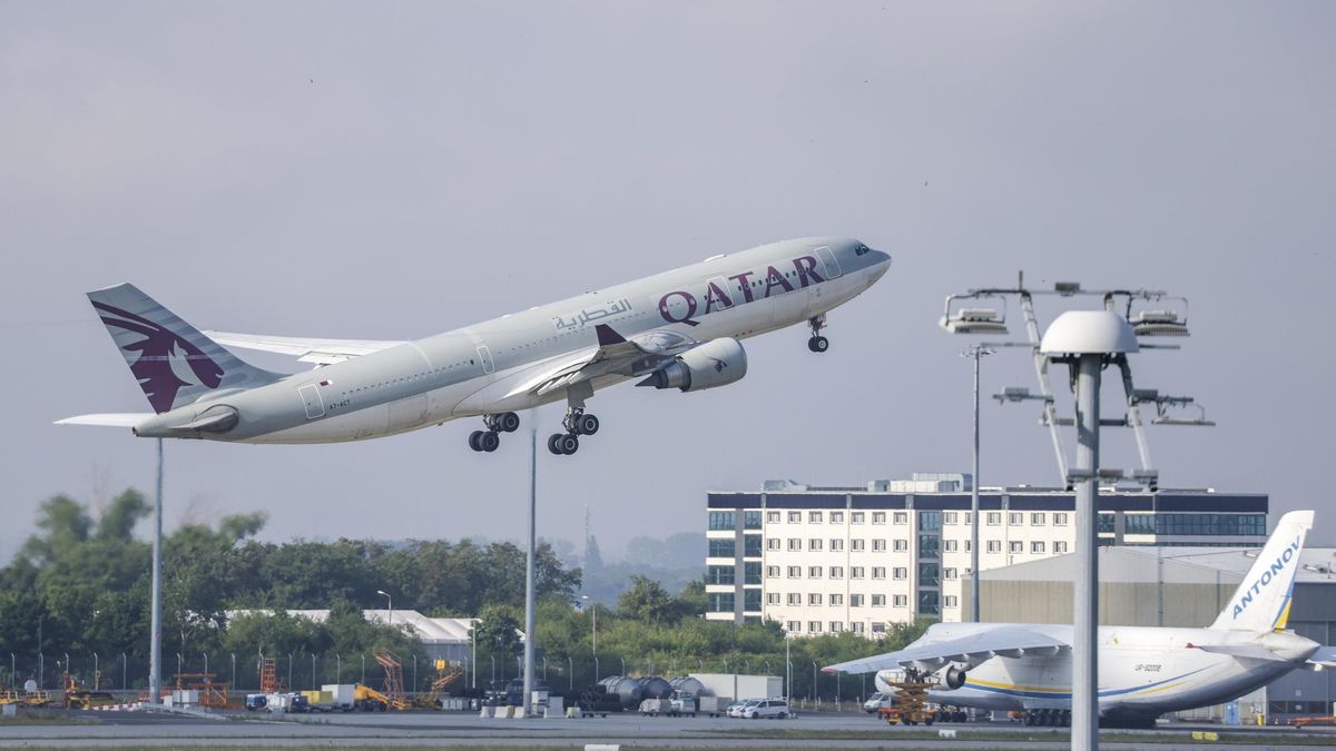 Un avión de Qatar Airways despega de Leipzig con más de 80 afganos deportados por Alemania a Afganistán