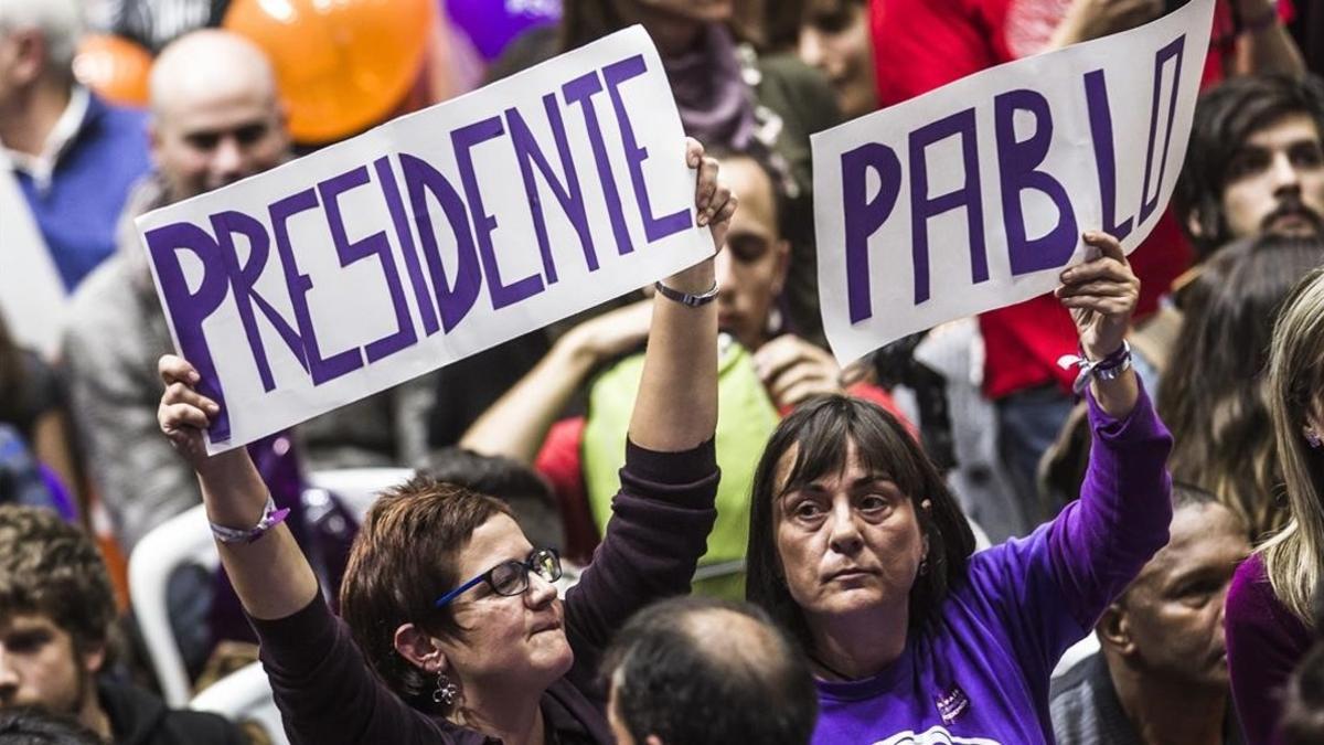 Simpatizantes de Podemos en el mitin de cierre de campaña, el 18 de diciembre, en València.