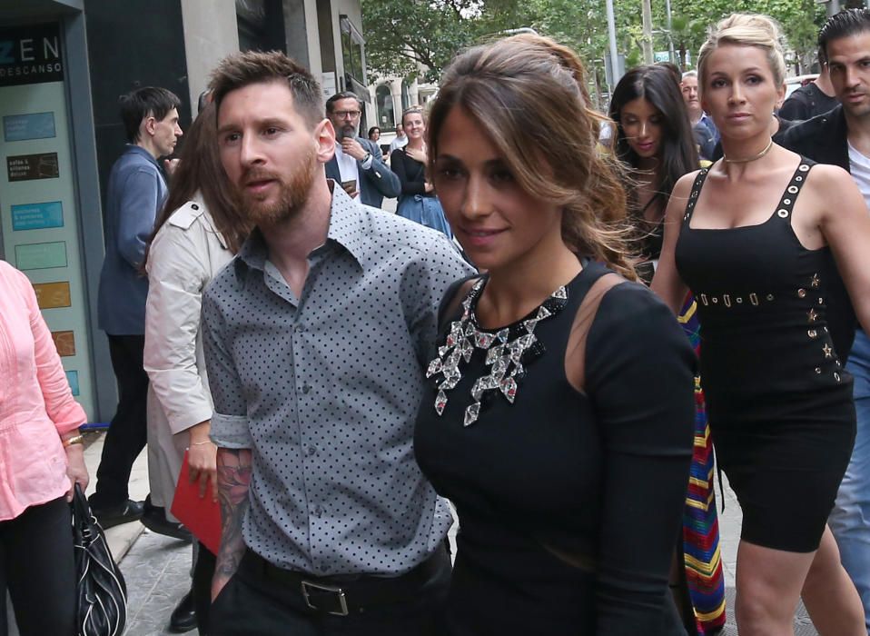 Leo Messi y Antonella Roccuzzo a su llegada a la tienda