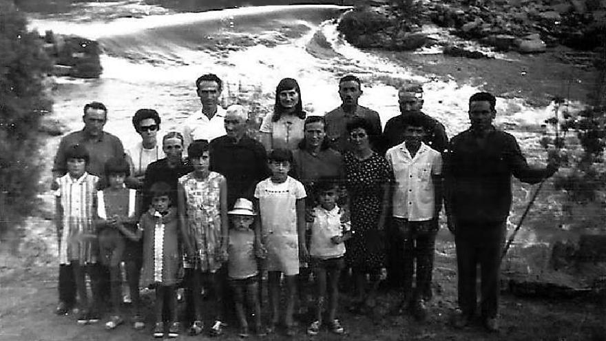 La familia Pardal, poco antes de abandonar Argusino de Sayago