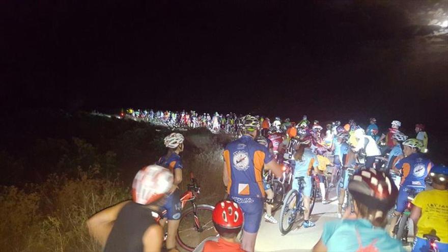 La ruta nocturna del Club Ciclista Tierra de Barros espera más de 300 participantes