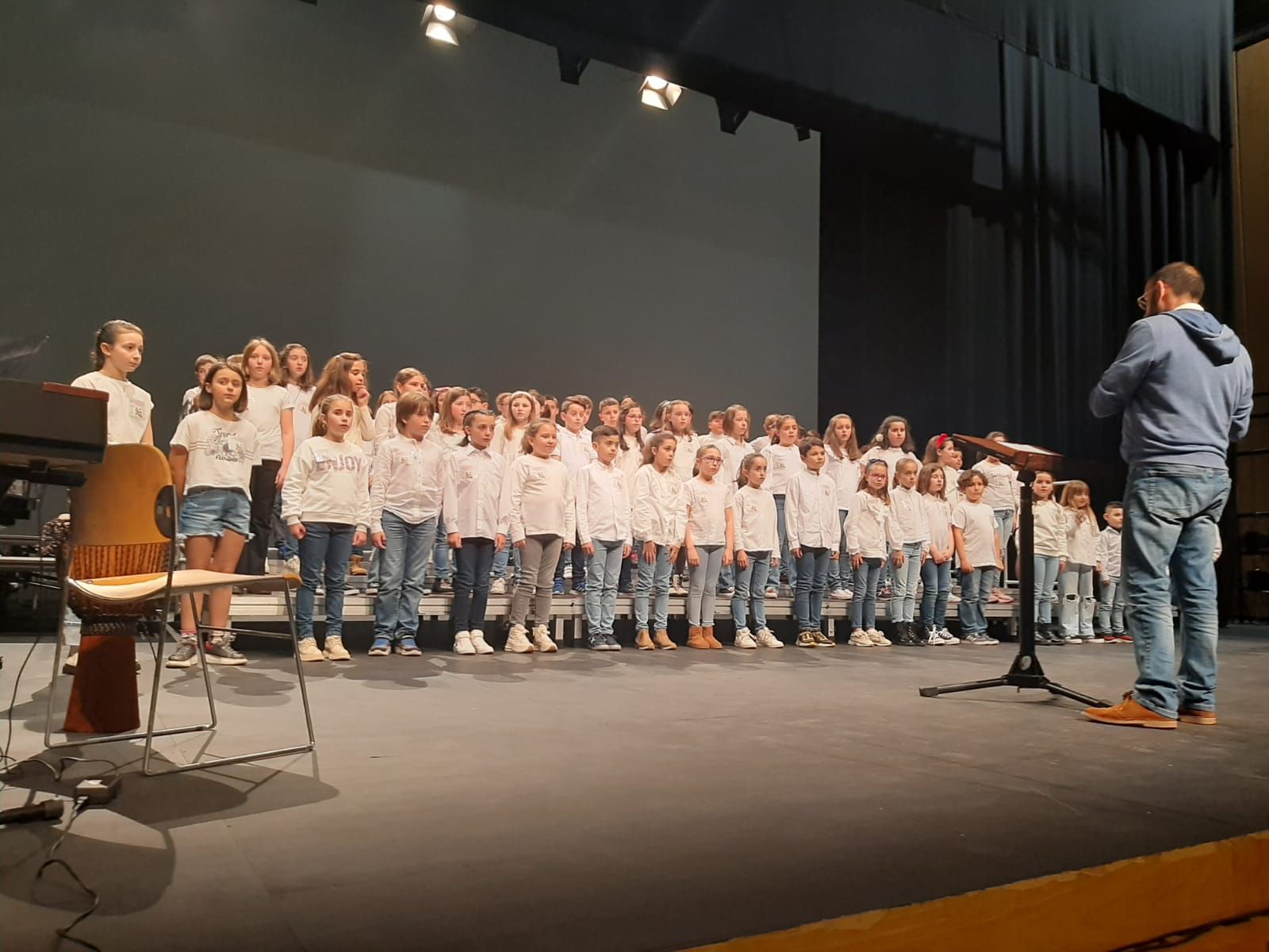 Los niños de Siero dan el "Do" de pecho: todas las fotos del primer concierto participativo escolar