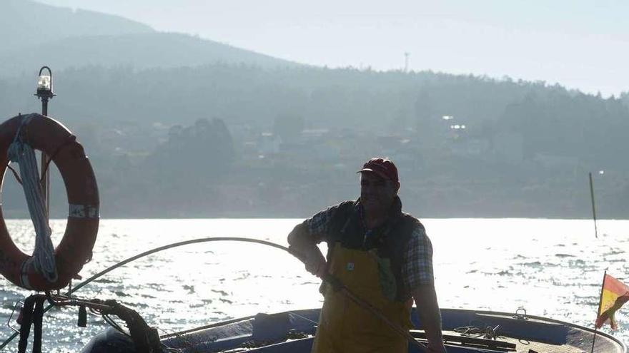 El libre marisqueo da hoy su último coletazo en la ría. // Noé Parga