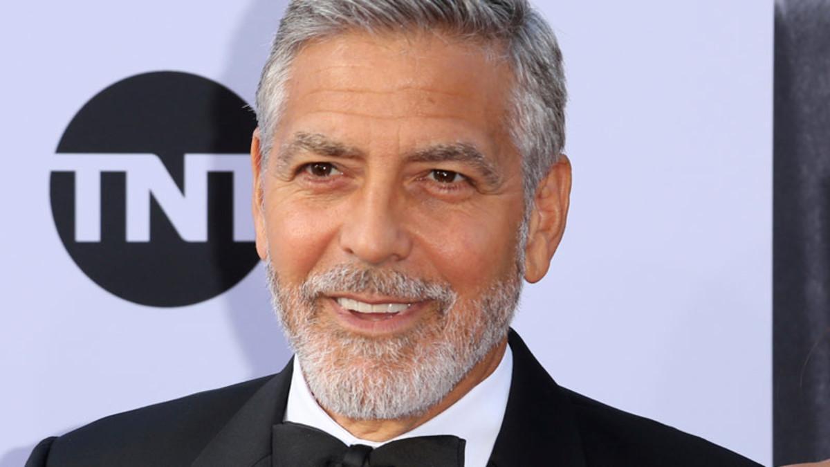 George Clooney, herido leve en un accidente de moto con una camioneta en Cerdeña