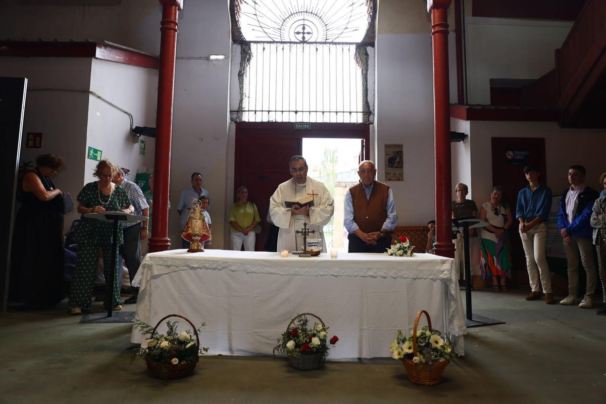 La misa del día de Begoña en la plaza de toros de Gijón, en imágenes La misa del día de Begoña en la plaza de toros de Gijón, en imágenes