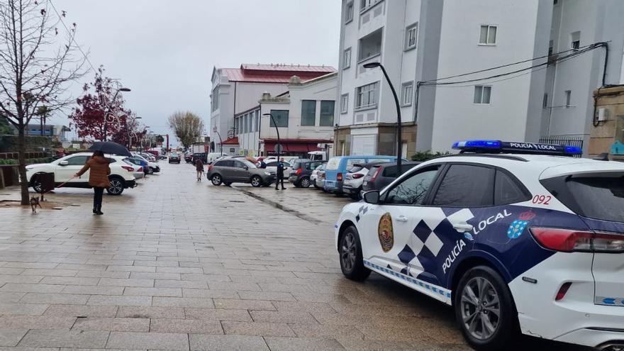 Un conductor pierde 16 puntos del carné tras tratar de huir de la Policía Local en Vilagarcía