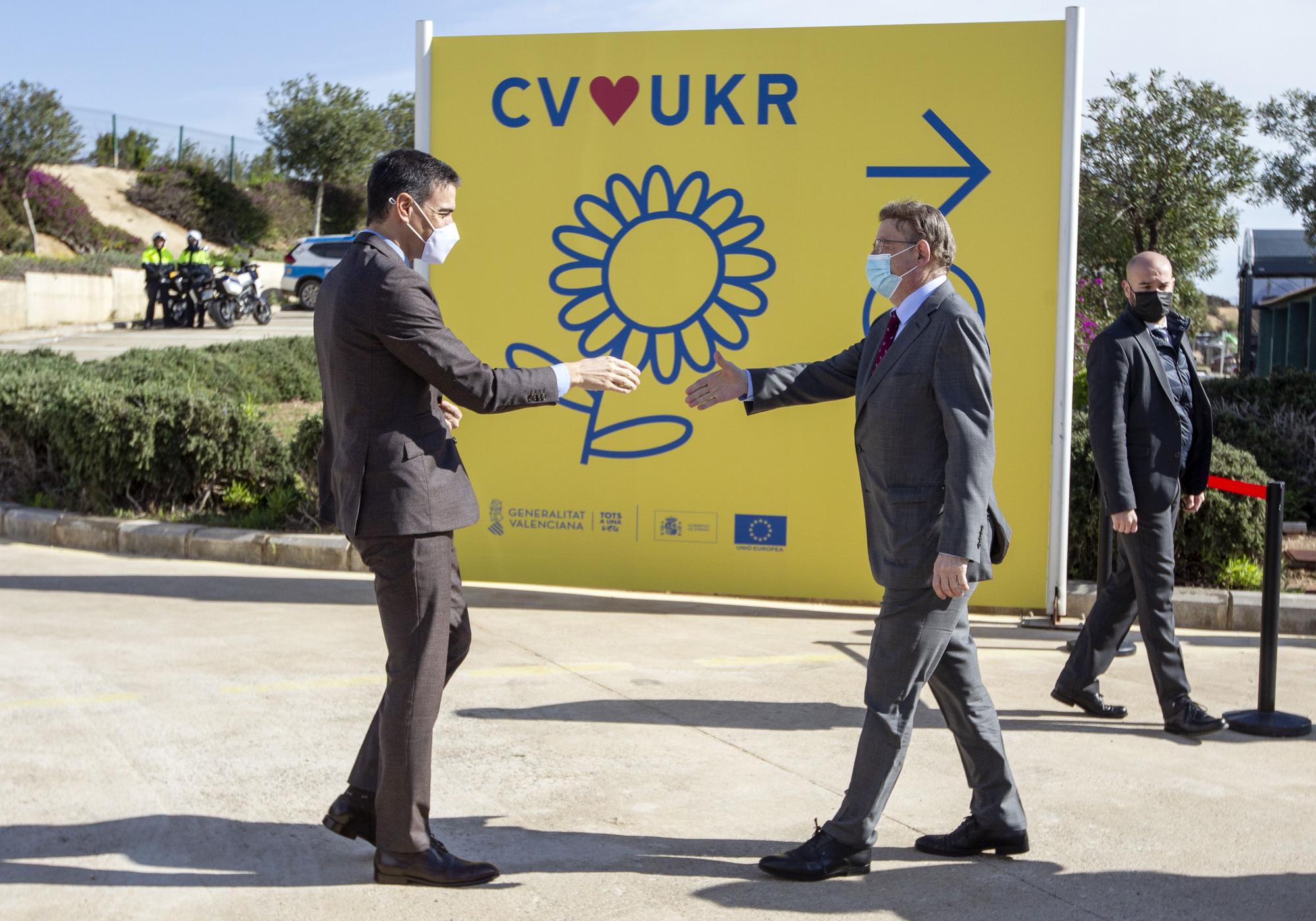 Visita del presidente del Gobierno, Pedro Sánchez, al centro de refugiados de Ciudad de la Luz