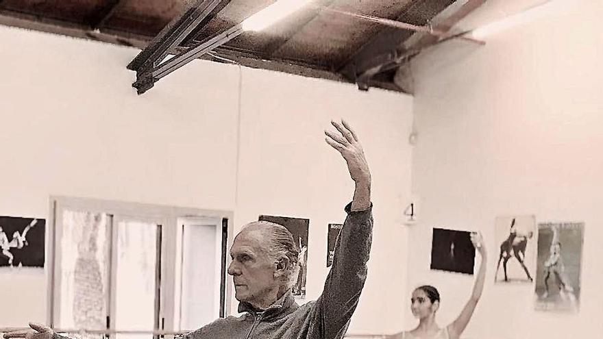 Anatol Yanowsky ofrece una clase en su centro de Gran Canaria.