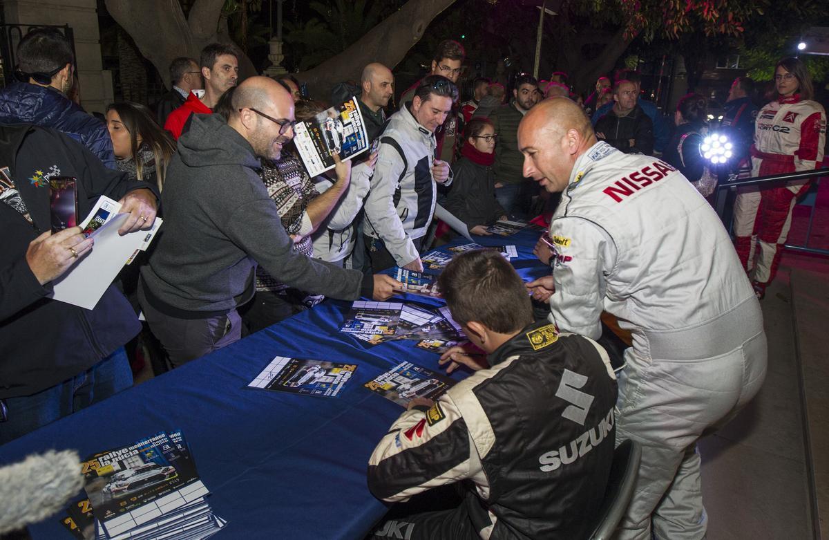 Los participantes en el Rallye en la Diputación en una foto de archivo