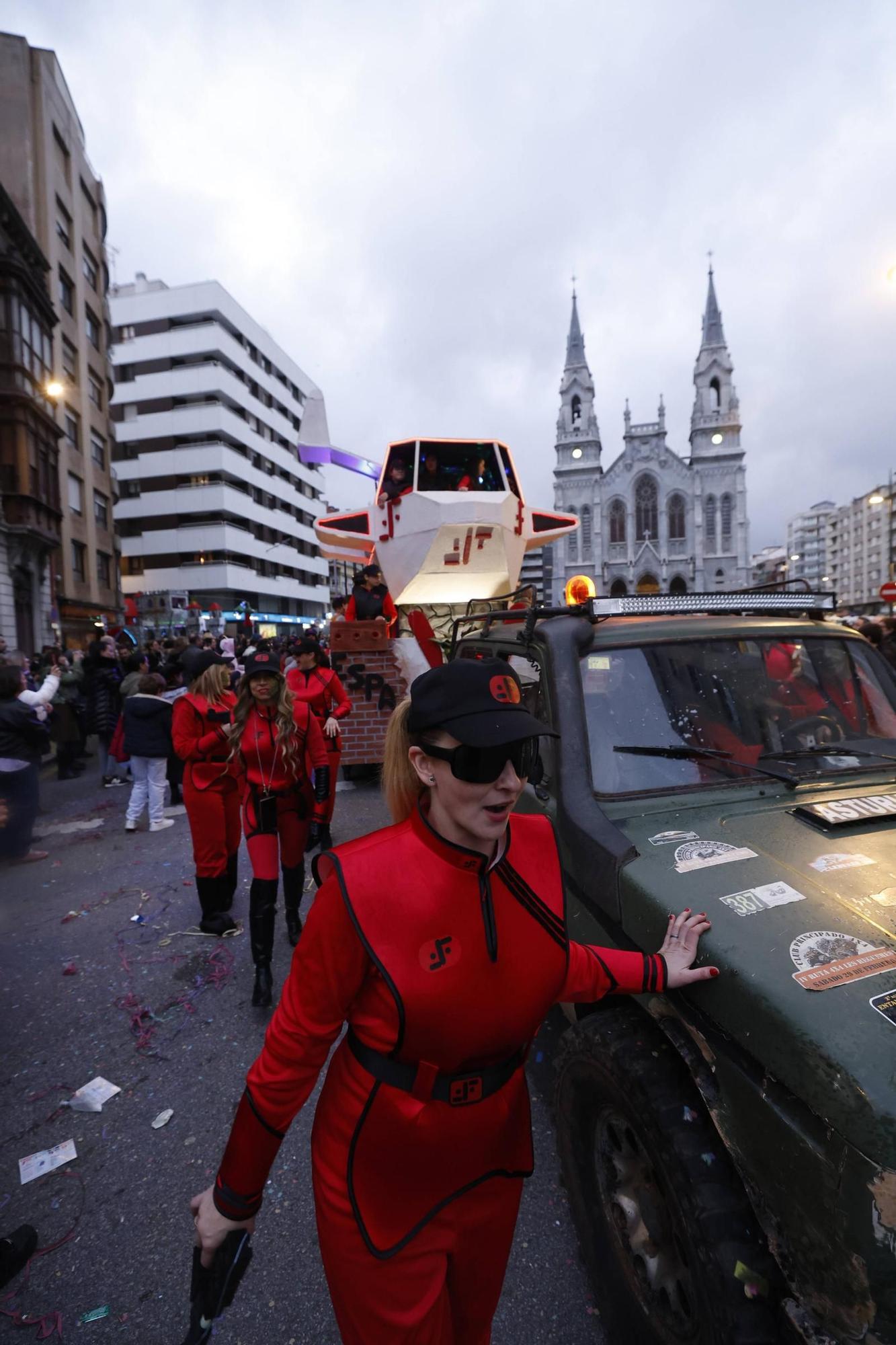 EN IMÁGENES: Así se ha vivido el multitudinario desfile de Antroxu de Avilés