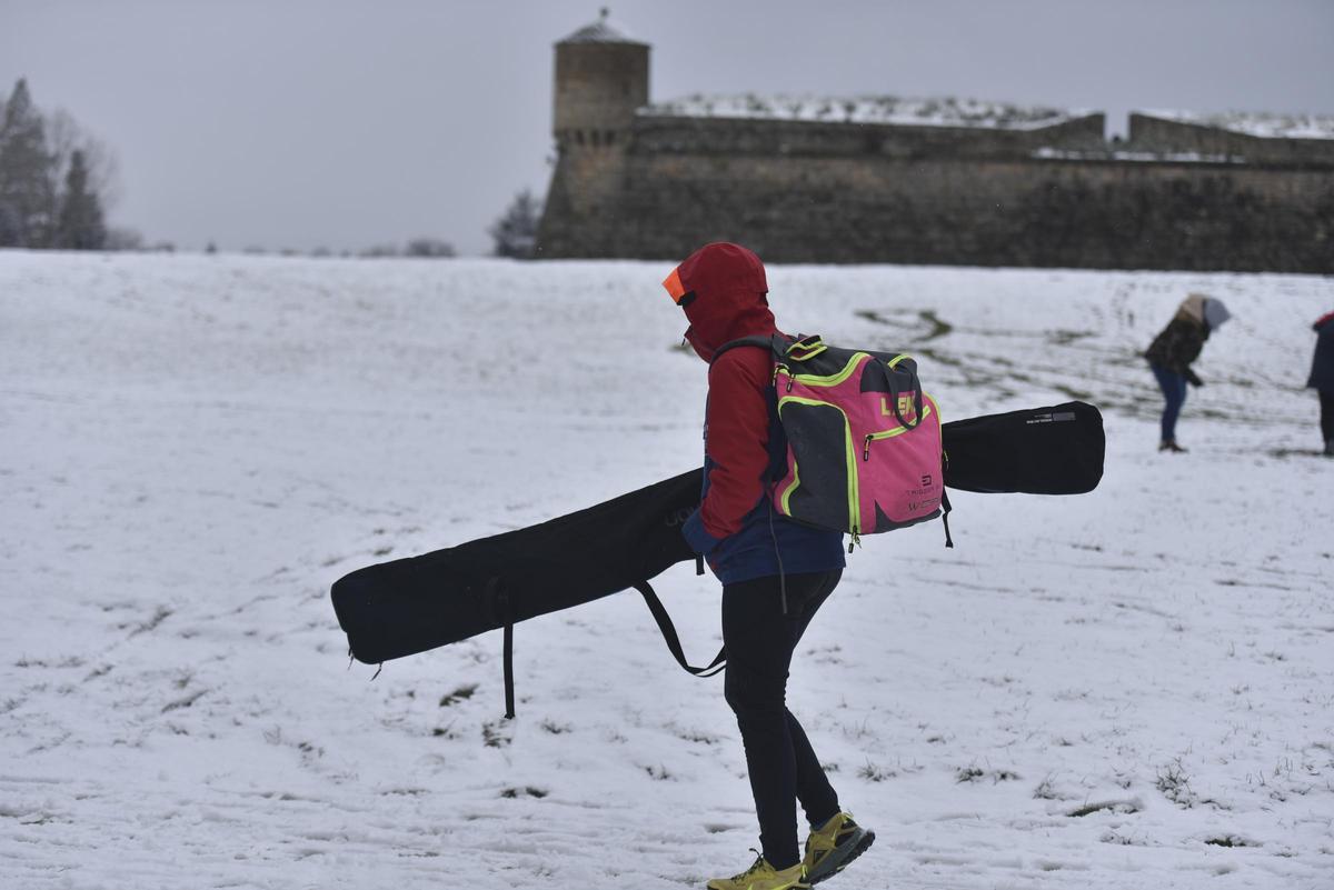 La DANA lleva la nieve a Jaca (Huesca)