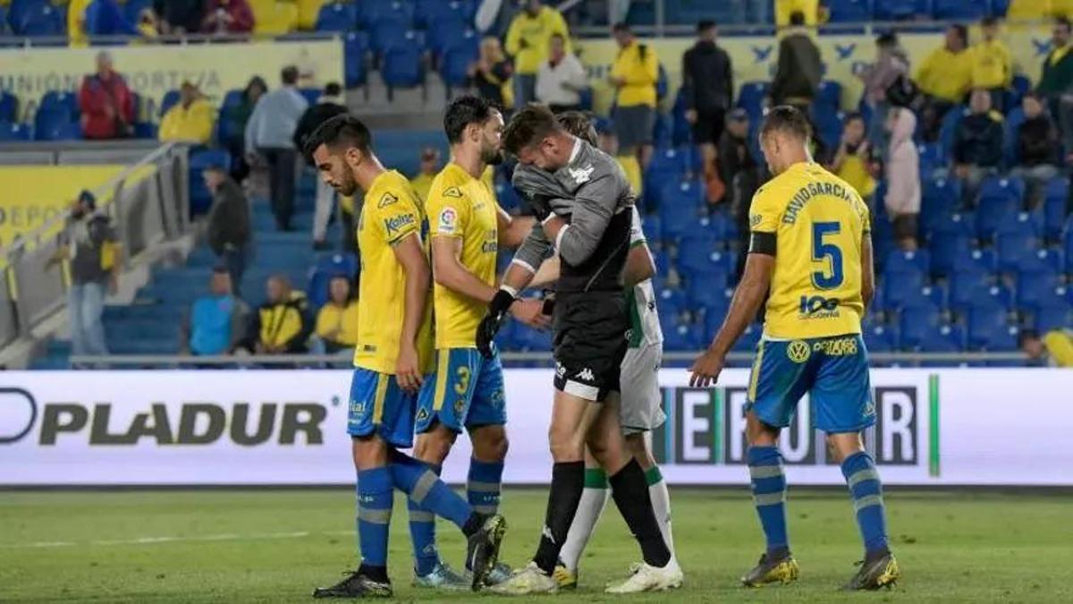 Marcos Lavin, portero del Córdoba CF en el curso 2018-2019, entre lágrimas tras consumarse el descenso.