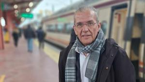 Miguel Ángel García, financiero, viaja desde Valladolid a Madrid dos o tres veces a la semana para trabajar. En la imagen, en la estación Clara Campoamor-Chamartín.
