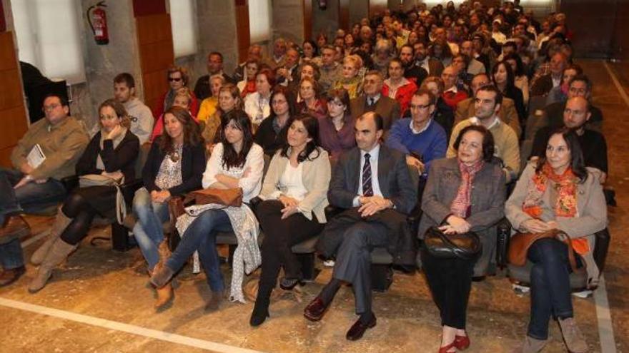 El público que asistió a la charla sobre inteligencia creativa en el auditorio vigués del Areal.  // R. Grobas