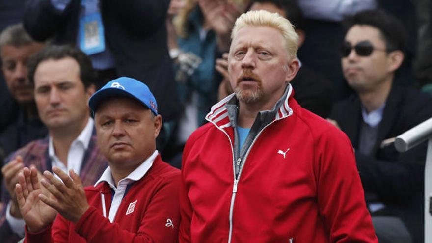 Boris Becker entregó una raqueta falsa en un programa benéfico