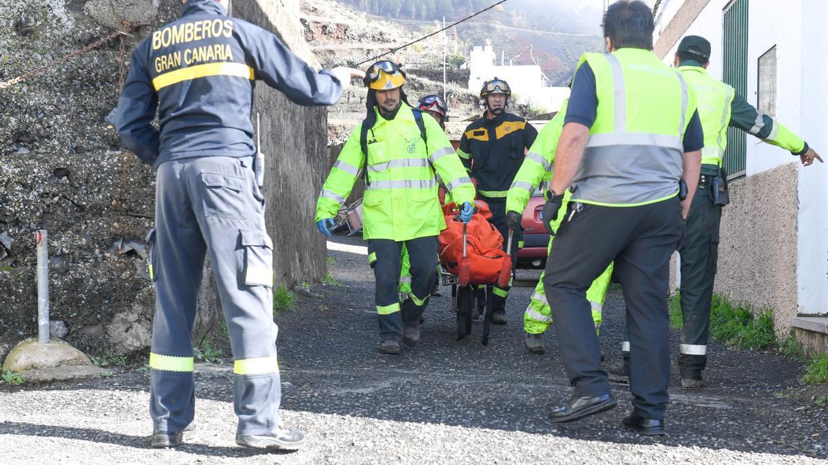 Rescate de los cuerpos de los fallecidos en el accidente de tráfico de Gran Canaria