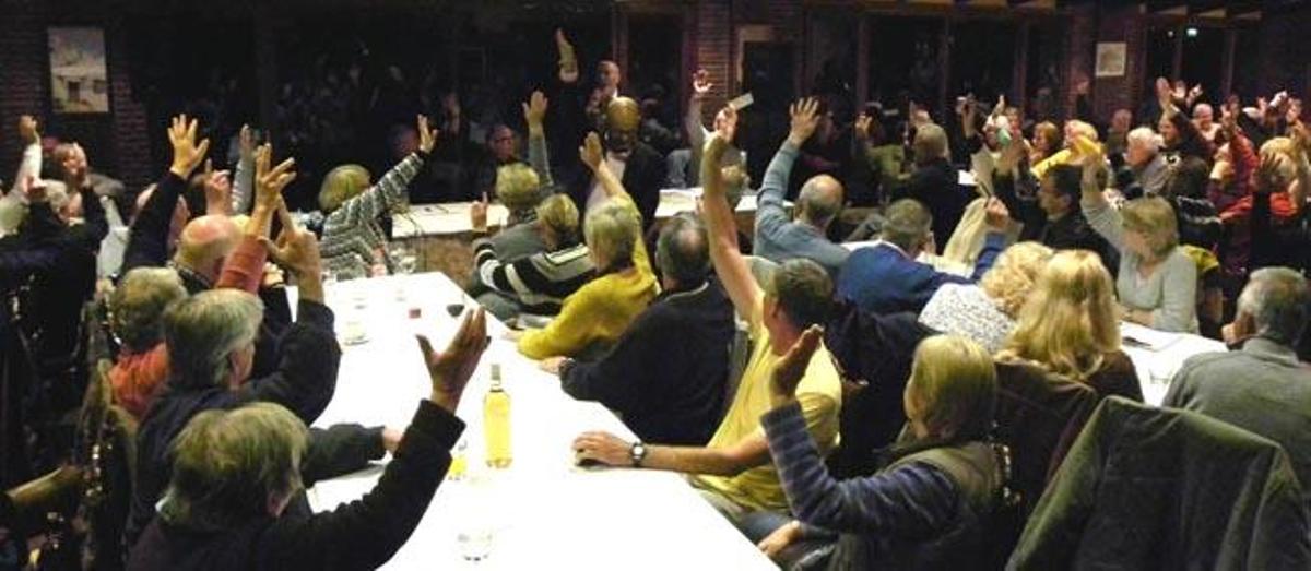 Unos 200 residentes participaron en la primera asamblea anual de SOHA.