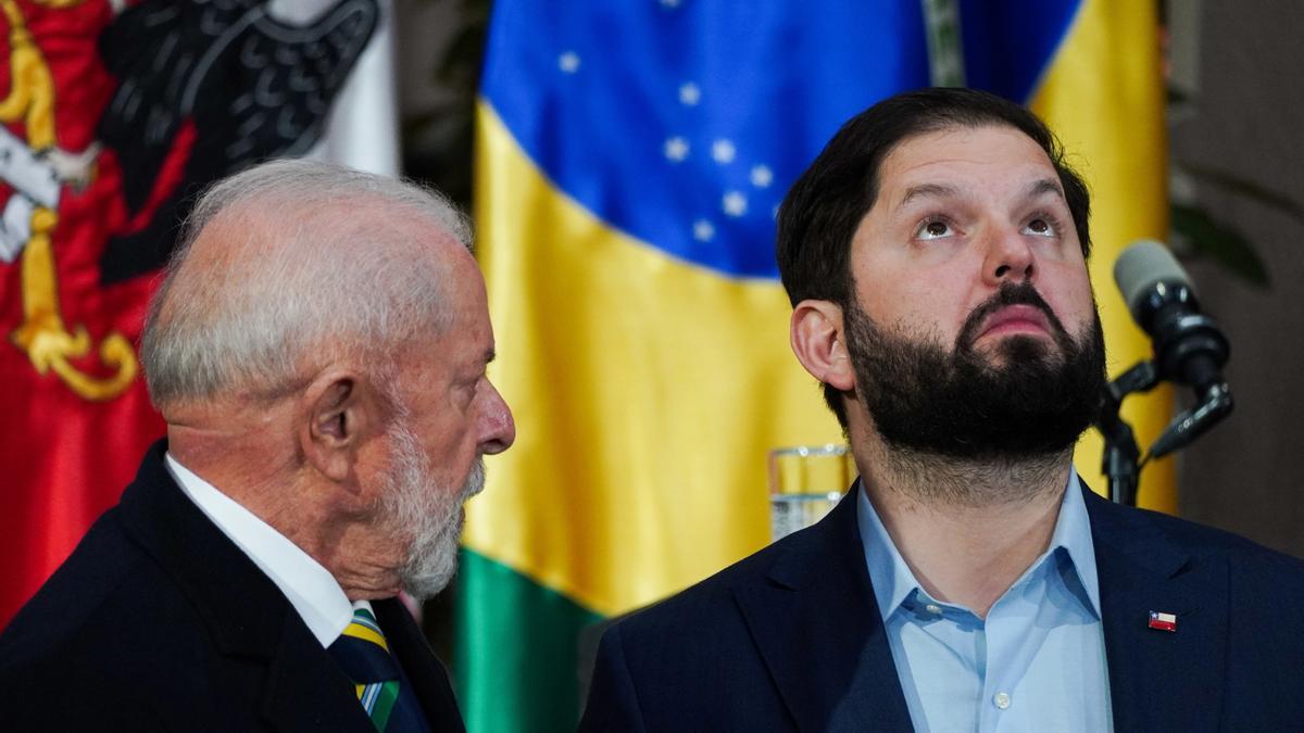 El presidente de Brasil, Luiz Inácio Lula da Silva (izquierda), y su homólogo chileno, Gabriel Boric (derecha)