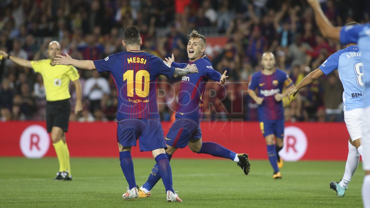 Deulofeu celebra el gol con Messi