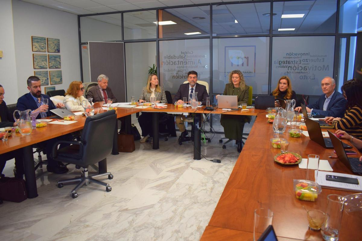 El consejo de administración de Mercalicante celebrado este viernes.