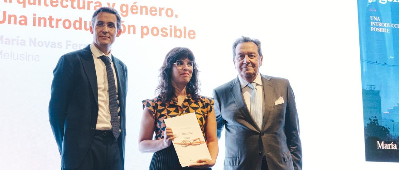 La arquitecta de Bueu María Novas en la entrega de premios de la XVI Bienal de Arquitectura y Urbanismo (BEAU), en Sevilla.