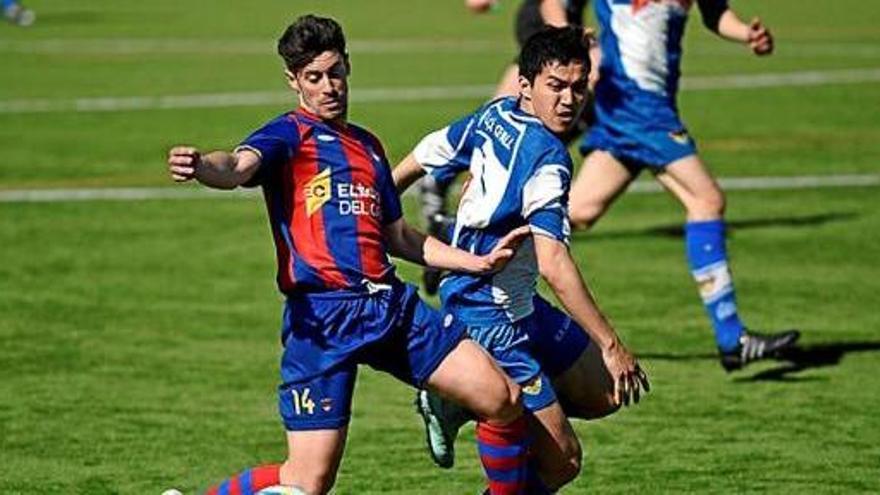 Álex González en una jugada del partit d&#039;ahir davant el Lliçà de Vall