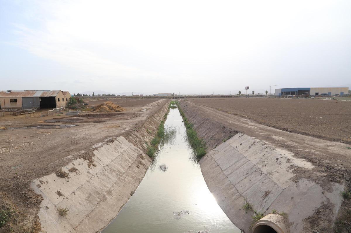Actual canal de la Rambla de Biznaga, que será ampliado.