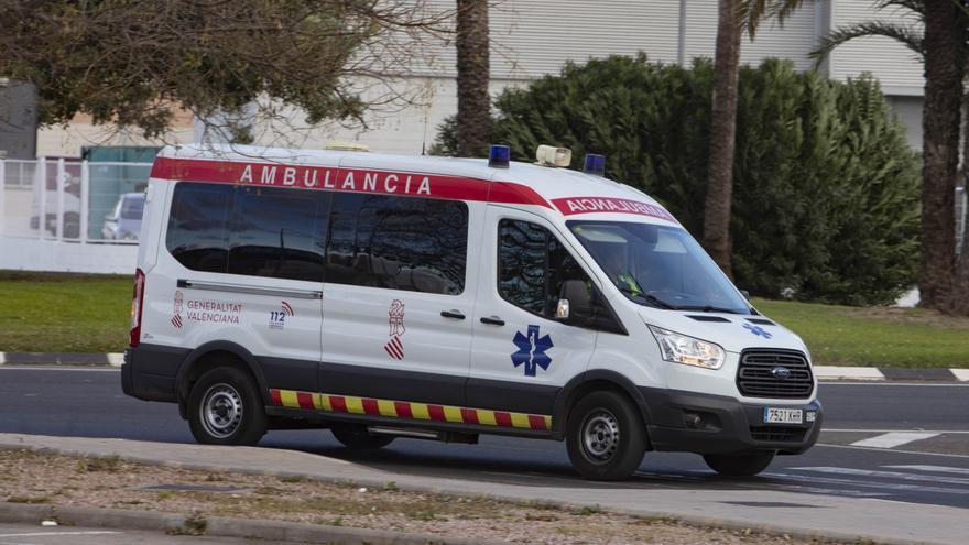 Herido un bebé y otras tres personas al chocar en Sagunt un coche y un camión