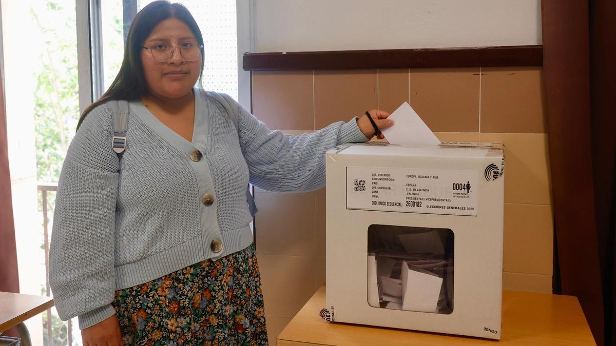 La comunidad ecuatoriana vota en València