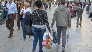 Compras en el Portal de l’Àngel, en Barcelona