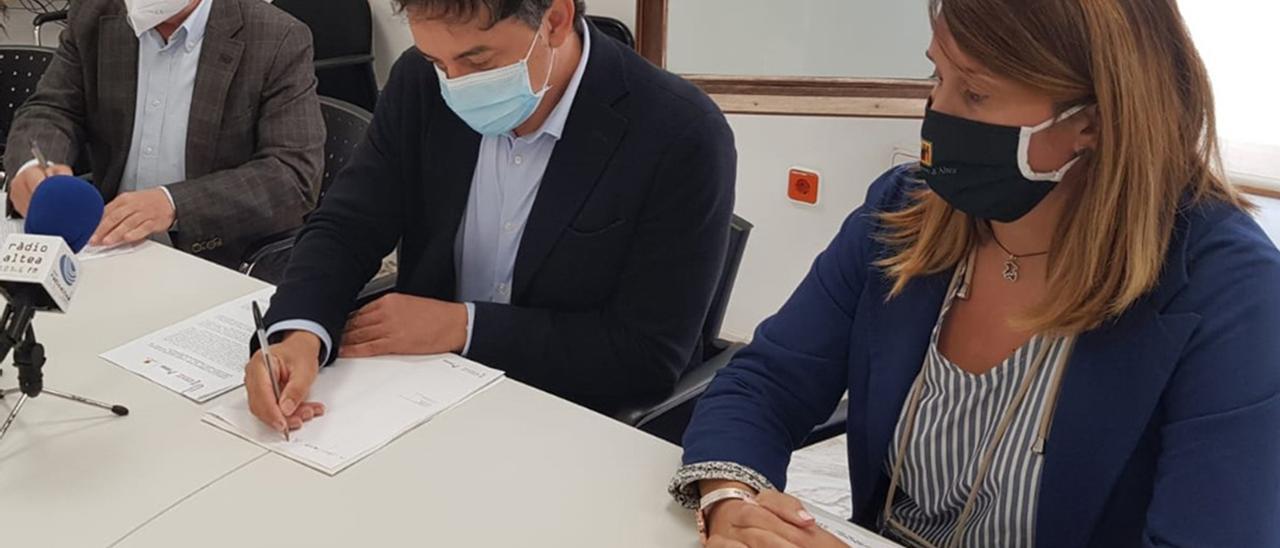 Firma del convenio para impulsar el Plan de Sostenibilidad Turística en Altea