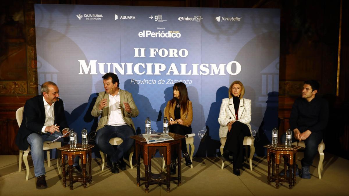 Los alcaldes de Zuera, Utebo, Pedrola y La Muela durante la primera mesa redonda del II Foro de Municipalismo de la provincia de Zaragoza organizada por EL PERIÓDICO DE ARAGÓN.