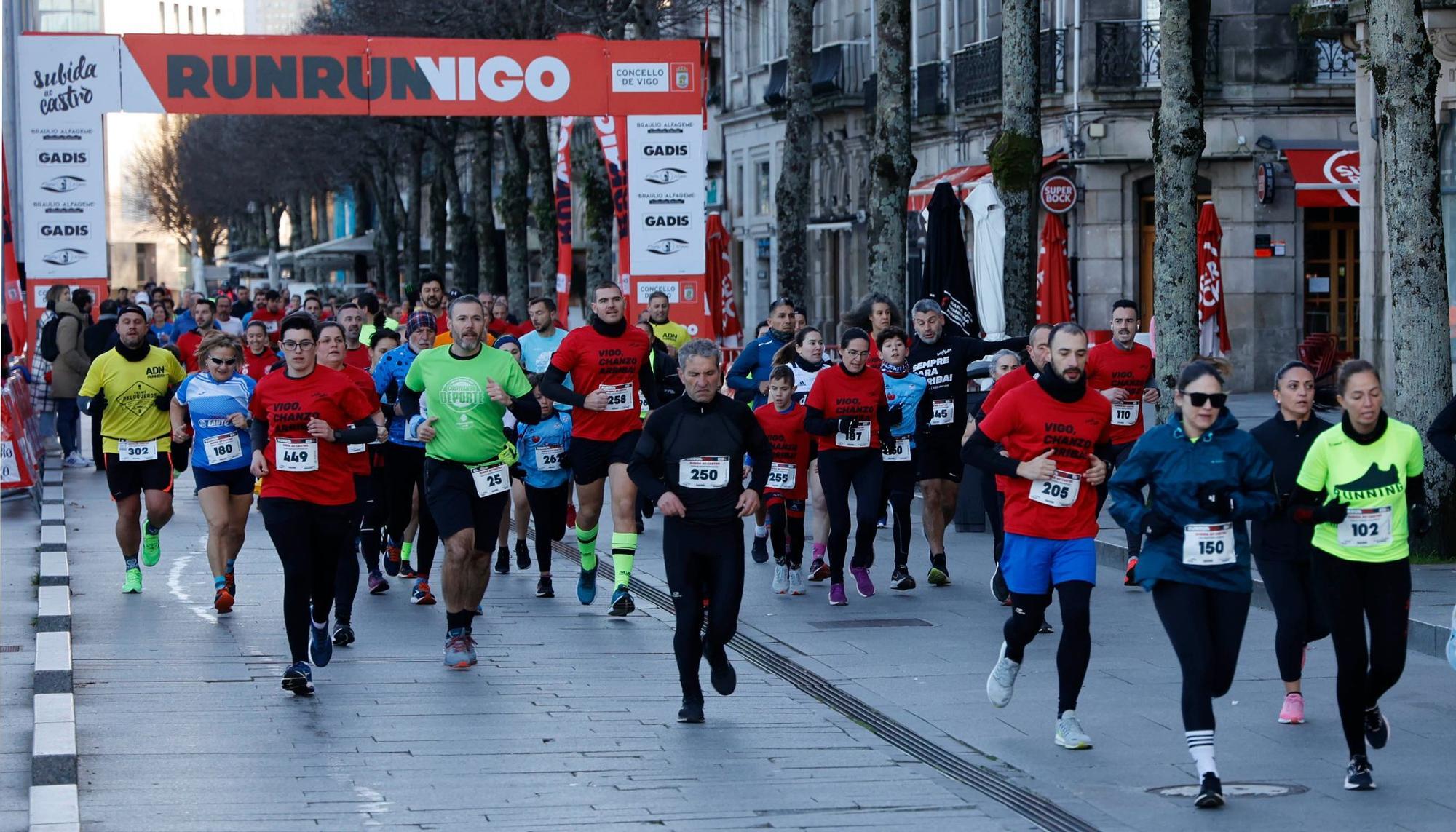 Pisadas de altura en Vigo: cientos de corredores suben O Castro