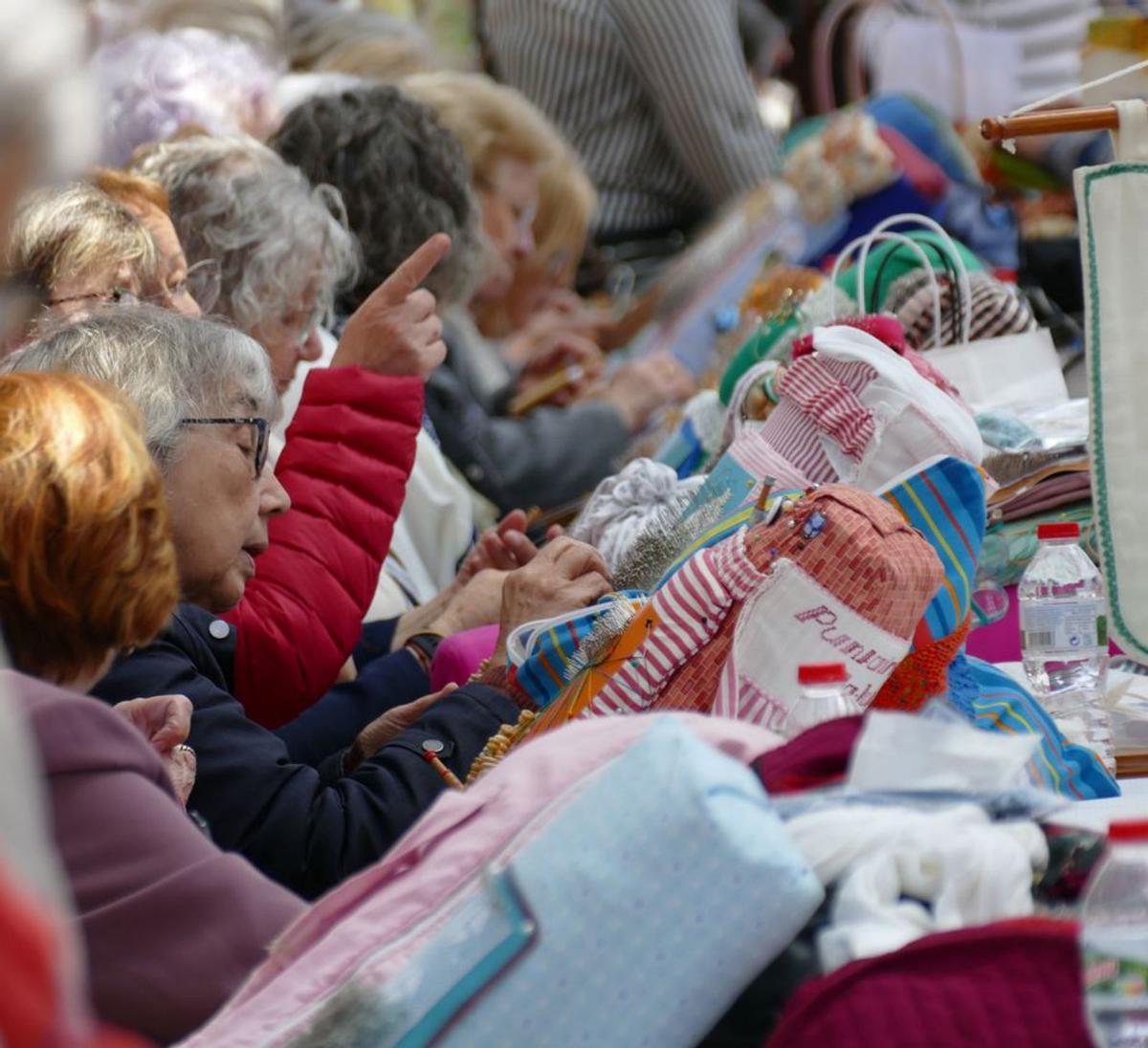 La trobada de puntaires es va celebrar el 5 de maig. | JORDI CALLOL