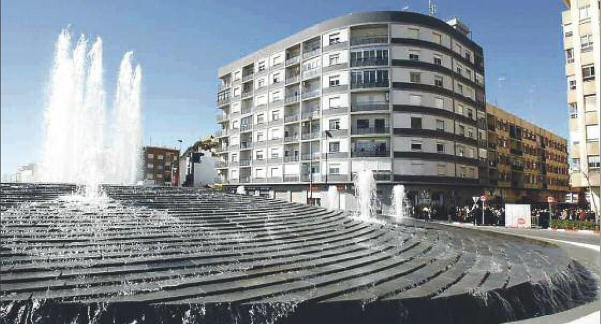 Una de las pocas ocasiones en las que la fuente lució con agua.
