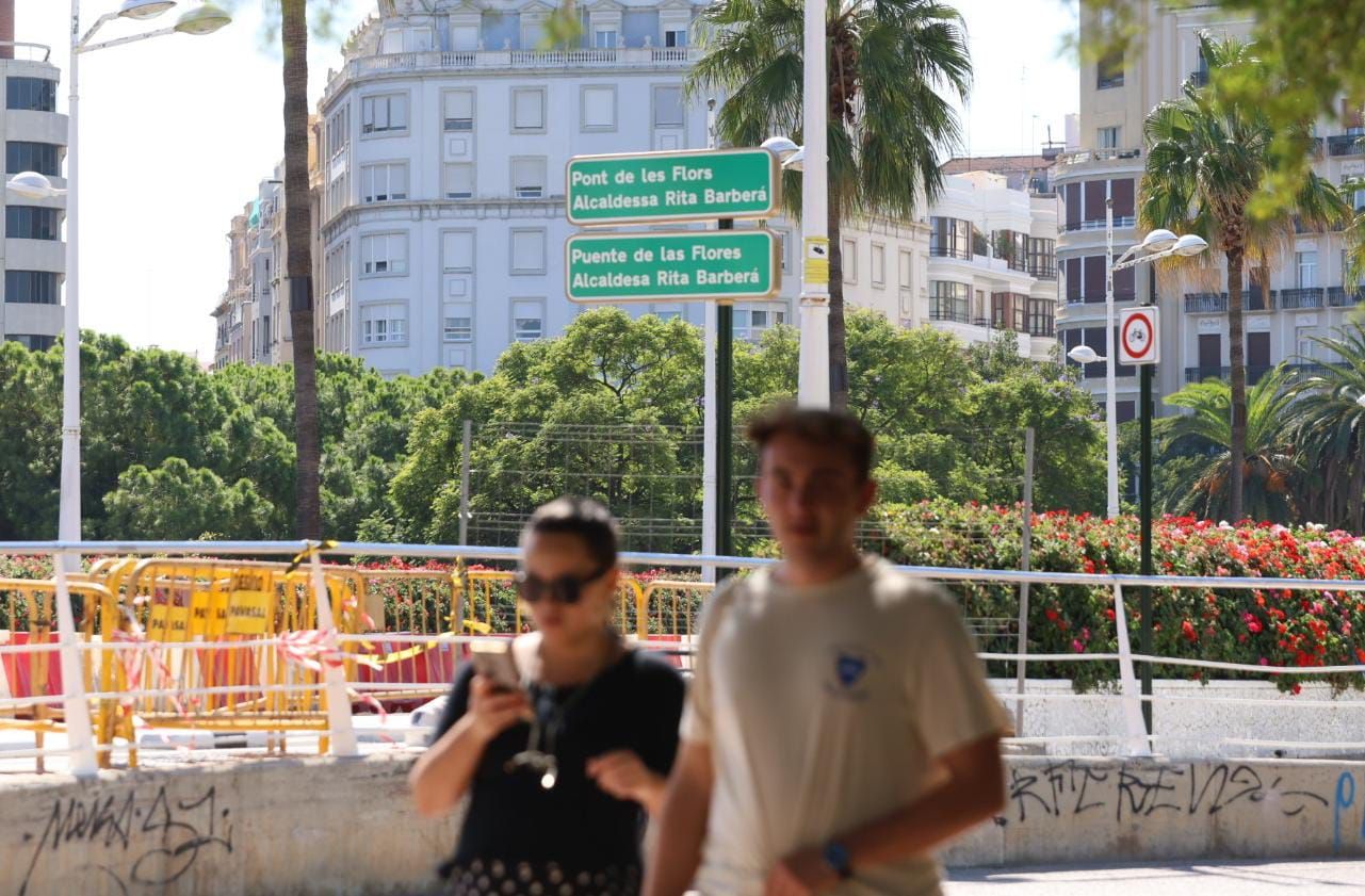 El Puente de las Flores es rebautizado como Puente de Rita Barberá