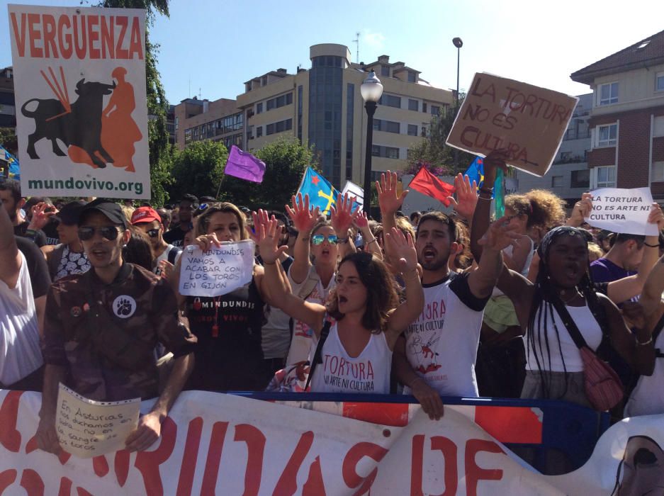 Manifestación antitaurina en Gijón