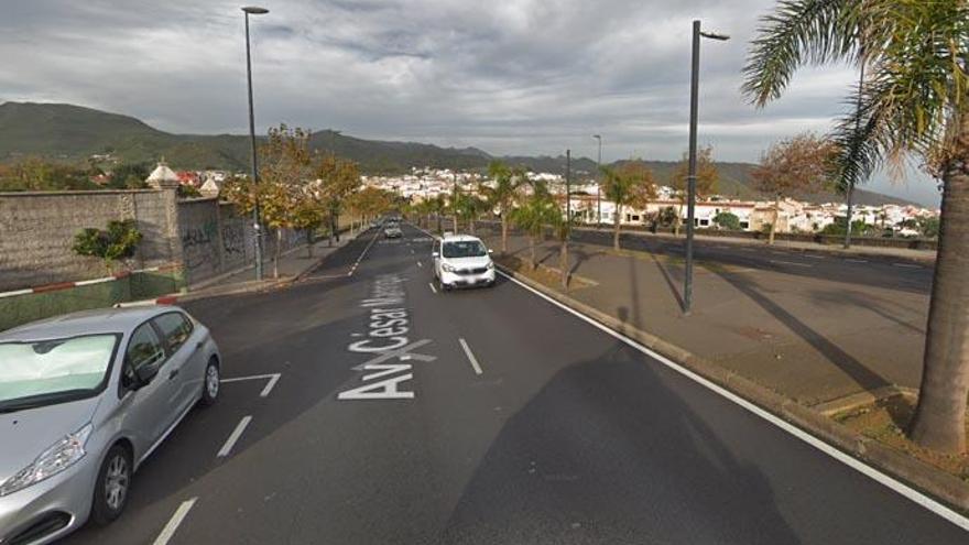 Un tramo de la Avenida César Manrique.