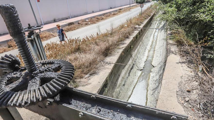 Imagen de una acequia de riego ubicada en Callosa de Segura.