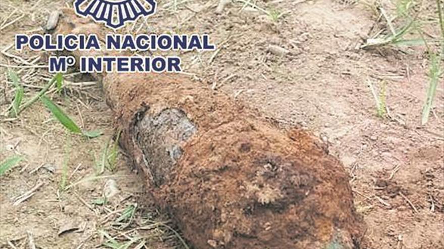 Halla un proyectil de la Guerra Civil al ir a plantar un árbol en Vila-real