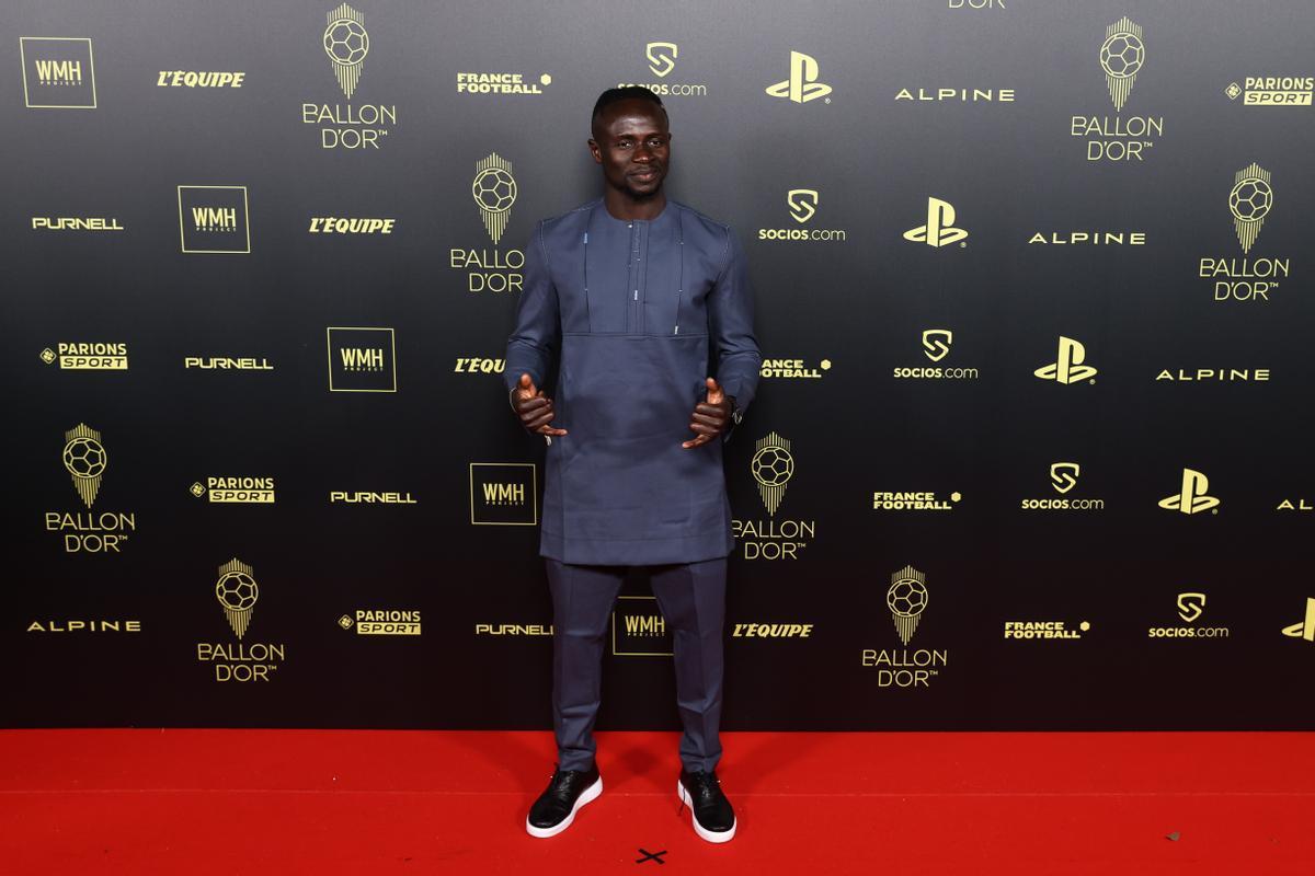 Paris (France), 17/10/2022.- Sadio Mane of FC Bayern Munich arrives for the Ballon d’Or ceremony in Paris, France, 17 October 2022. For the first time the Ballon d’Or, presented by the magazine France Football, will be awarded to the best players of the 2021-22 season instead of the calendar year. (Francia) EFE/EPA/Mohammed Badra