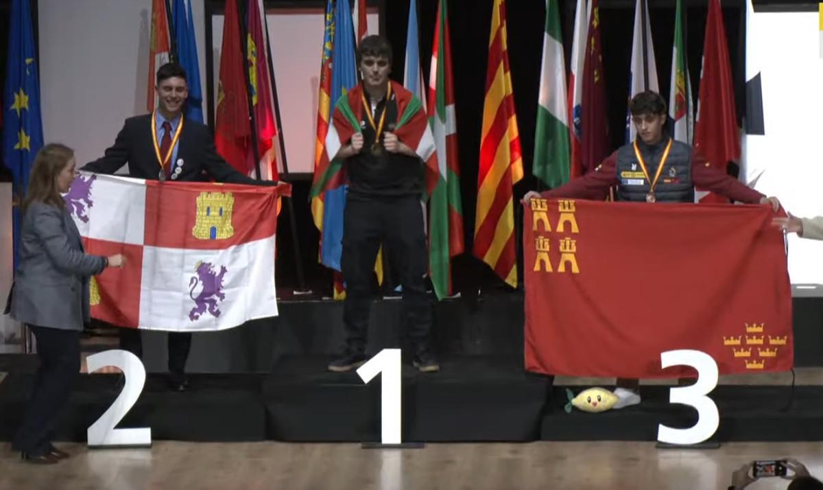 Hugo Martín (izquierda), con su medalla de plata.