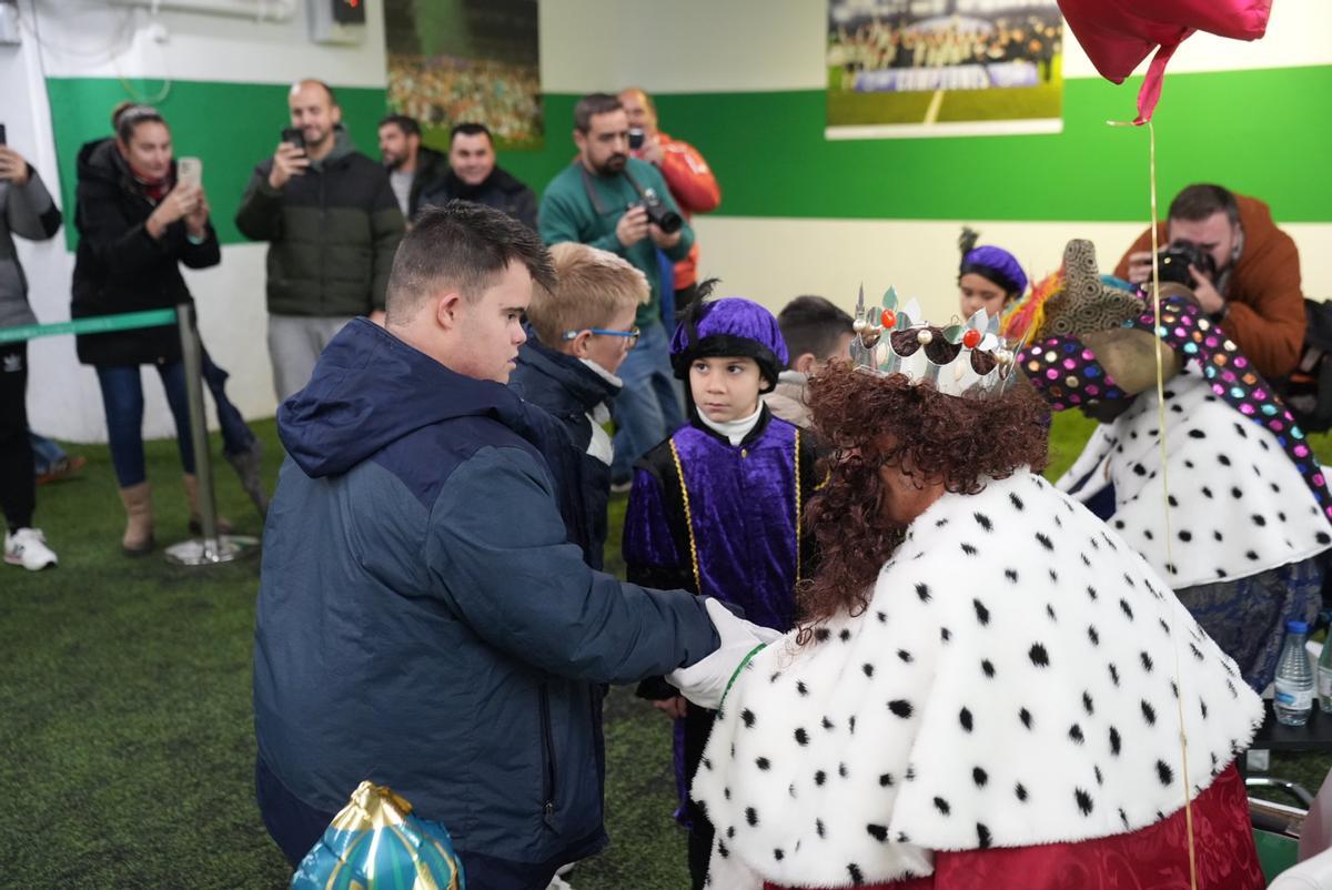 La recepción de Los Reyes Magos en El Arcángel, en imágenes