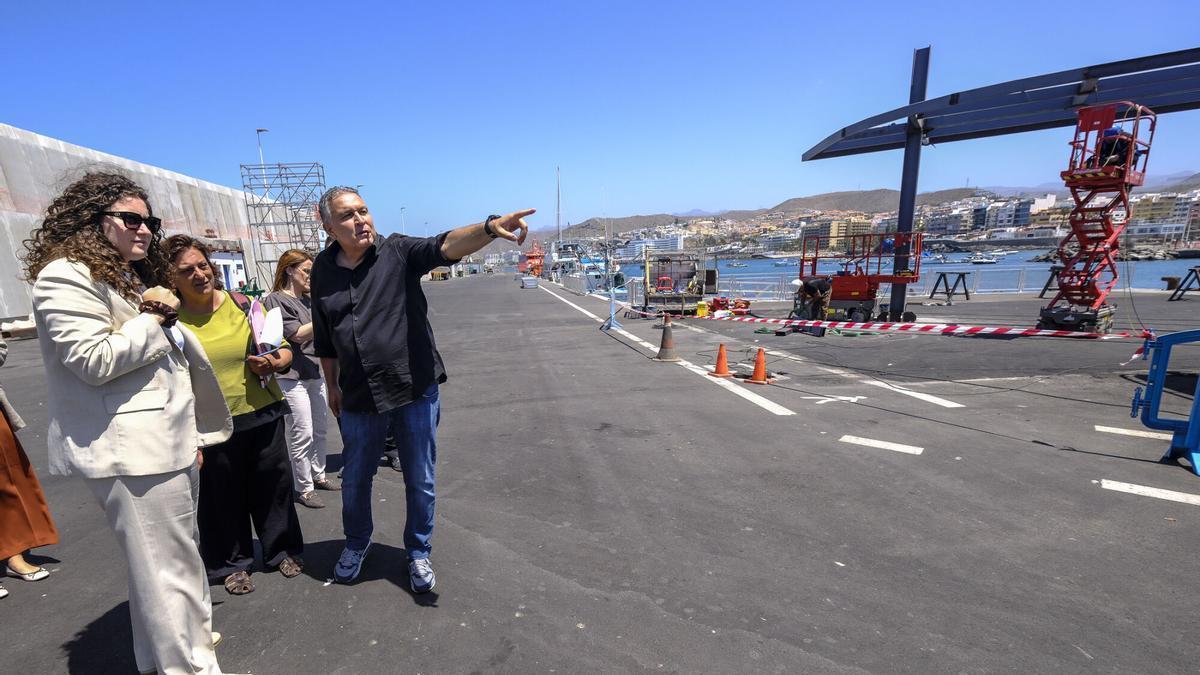 Preparativos en el muelle de Arguineguín ante la visita del papa León XIV a la isla de Gran Canaria