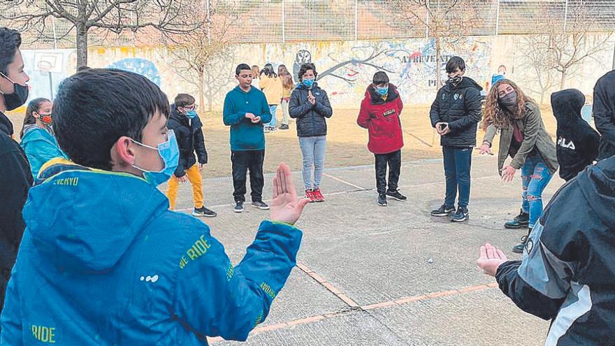 Sant Fruitós reprèn el projecte de dinamització de patis amb alumnes de secundària