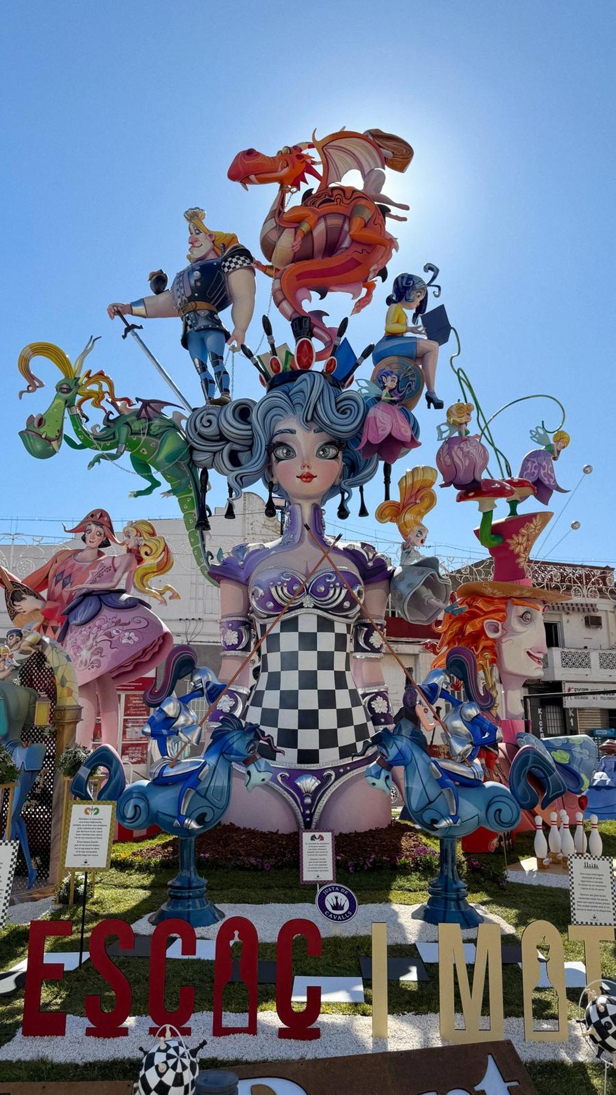 El monumento grande de la falla Port de Silla obtiene el primer premio.