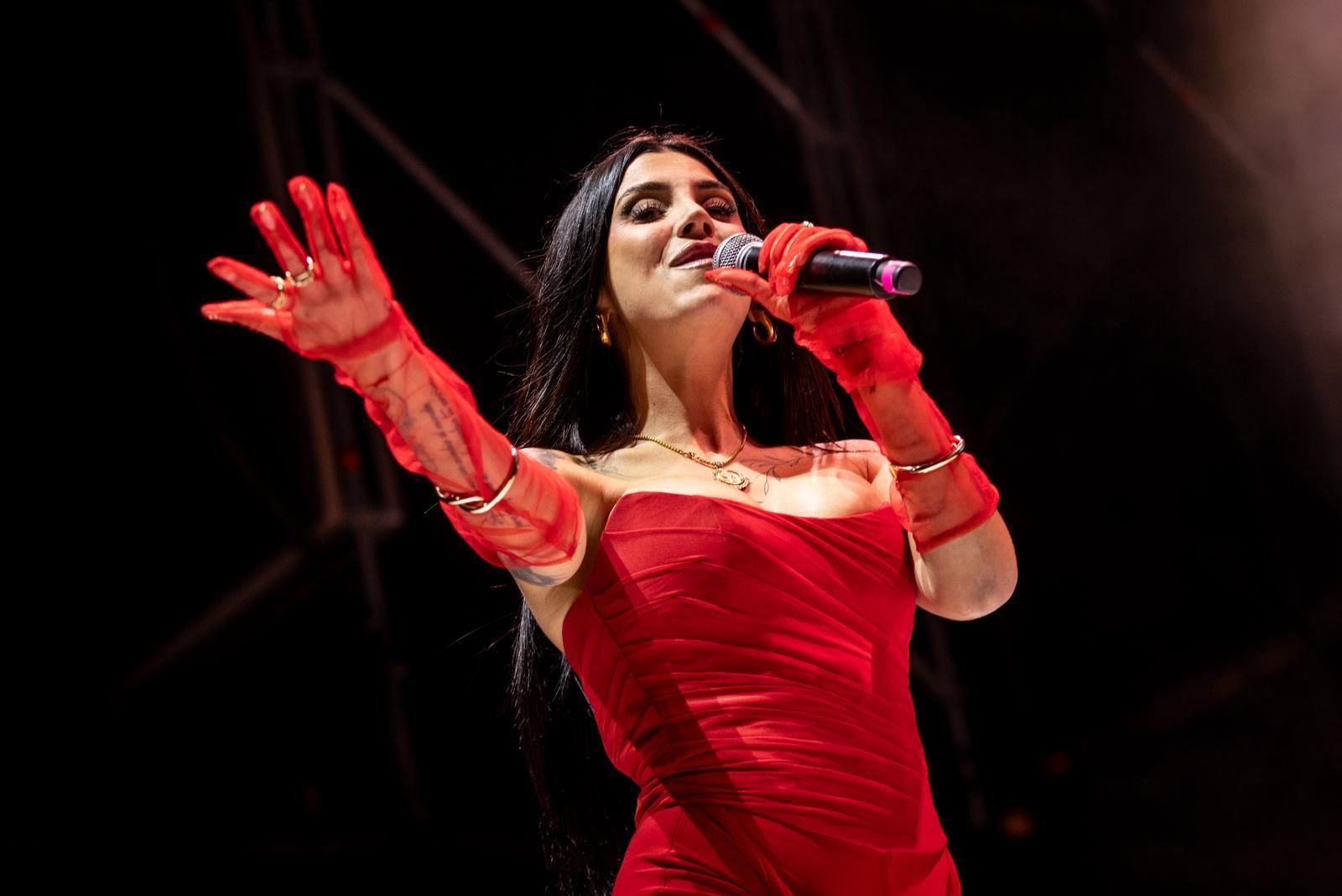 EN IMÁGENES | Naiara no falla a su cita con los Pilares en el concierto de los 40