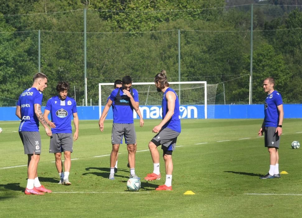 La plantilla puede ejercitarse ya por grupos de un máximo de 10 jugadores en las instalaciones de la ciudad deportiva de Abegondo.