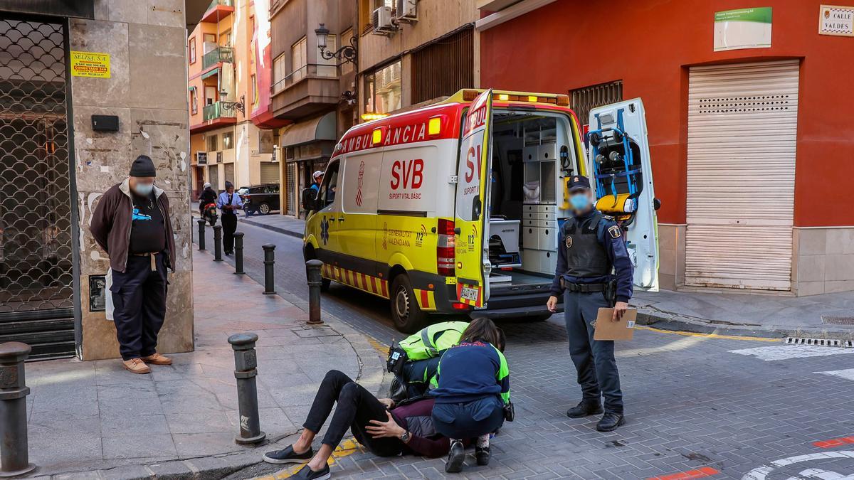 Un coche atropella al usuario de un patinete eléctrico en el Centro de Alicante