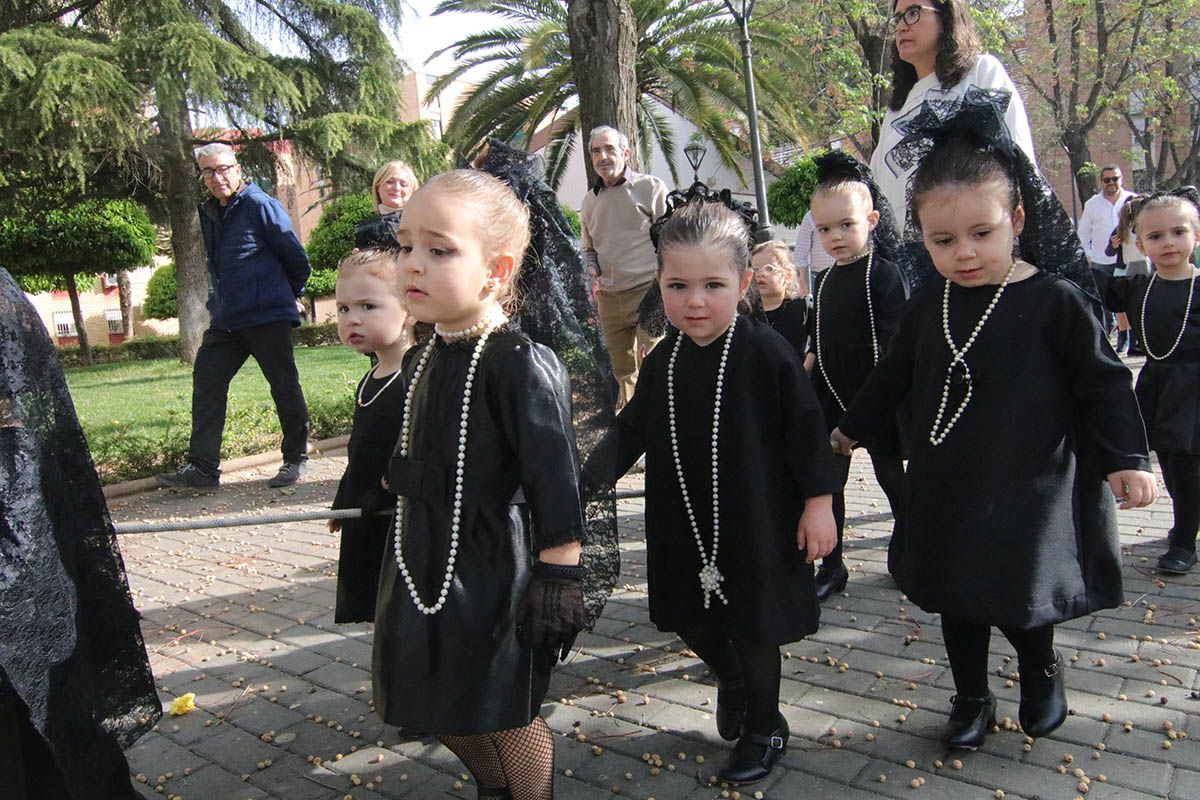 Los más peques de la guardería Chiquitines desfilando en el barrio del Zoco.